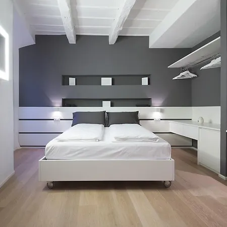 Como Luxury Rooms-3